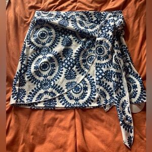 SHEIN blue and white print side tie skirt